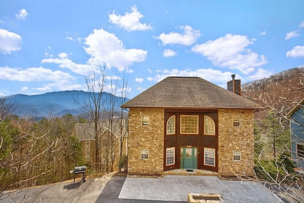 "Second Glance" 3-Bedroom Luxury Cabin in Gatlinburg, TN