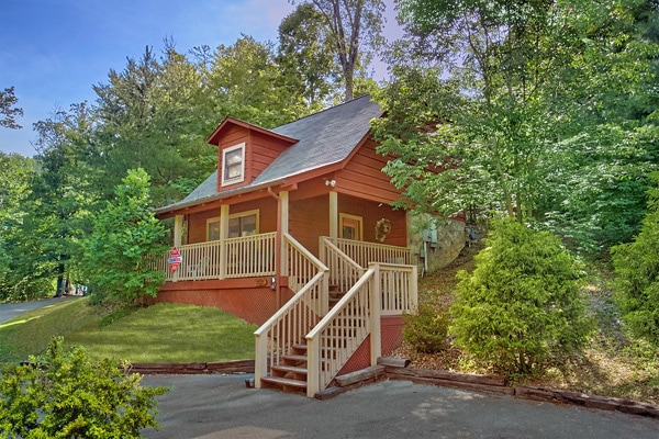 "Enchantment" Honeymoon Cabin in Pigeon Forge, TN