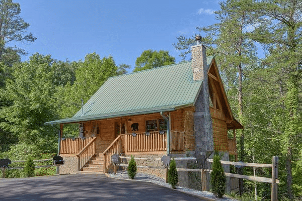 A Bear’s Hideaway Smoky Mountain Cabin Rentals Wears Valley