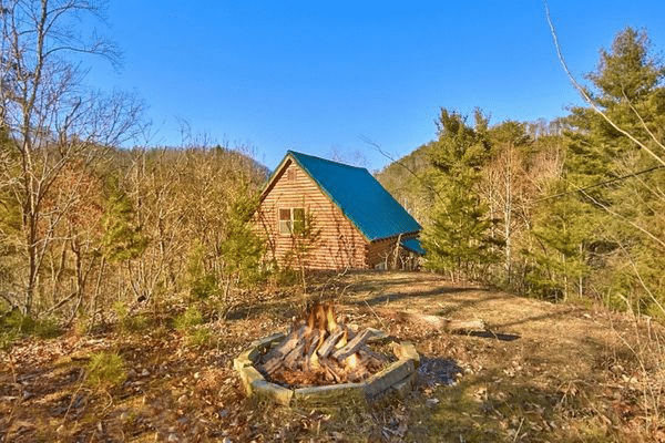 3 Bedroom Smoky Mountain Cabin With a Stream