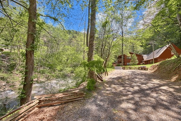 7 Bedroom Smoky Mountain Cabin Near Stream | Sleeps 17